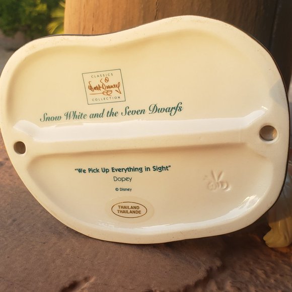 Walt Disney Classics Collection Dopey "We Pick Up Everything In Sight" -Retired - Picture 6 of 11